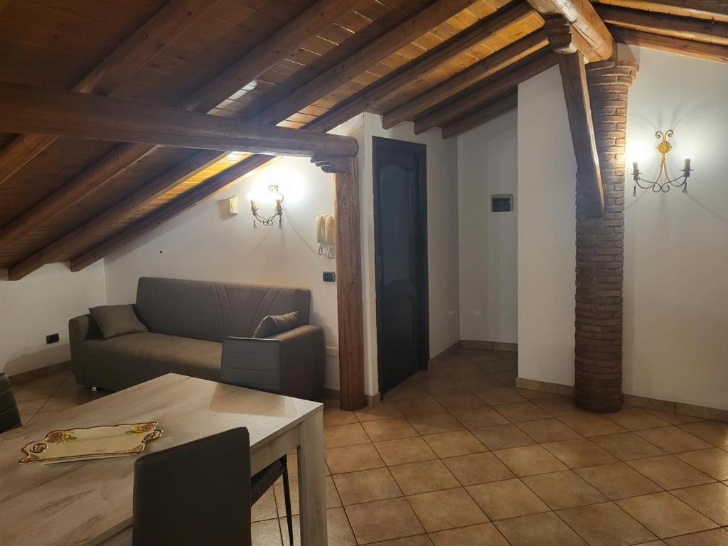 Casa Vacanza Lmt Aci Catena Buitenkant foto