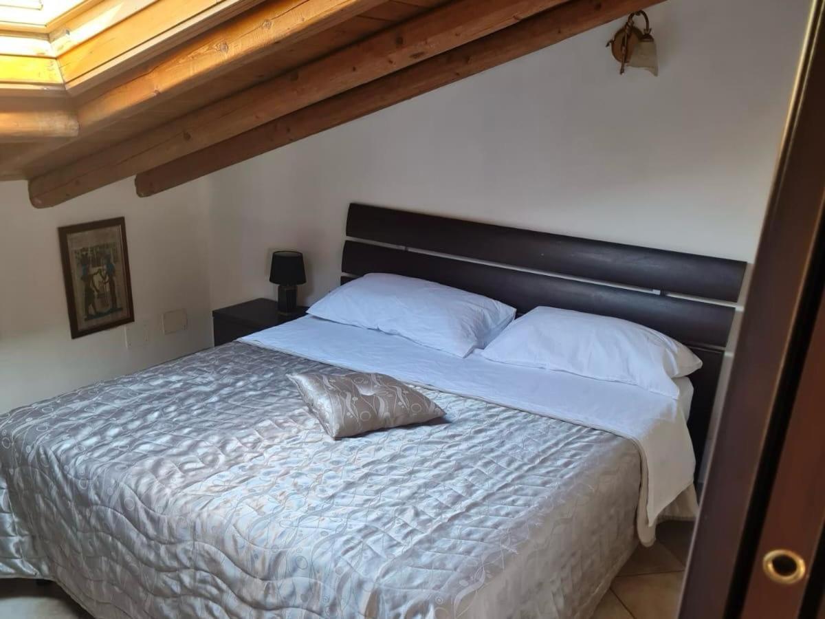 Casa Vacanza Lmt Aci Catena Buitenkant foto